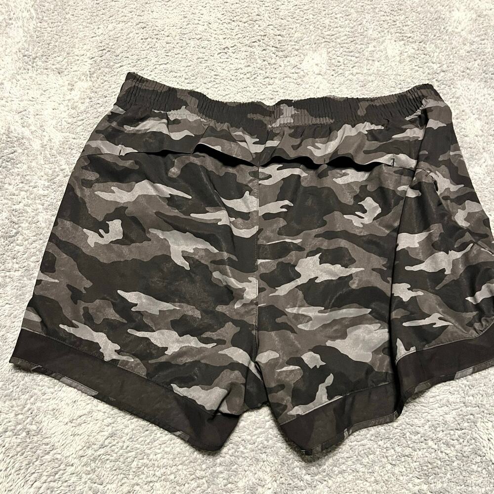 Athleta Short Womens 1X Plus  Printed Mesh Racer Run Short 4" Black Camo Lined - Picture 3 of 11